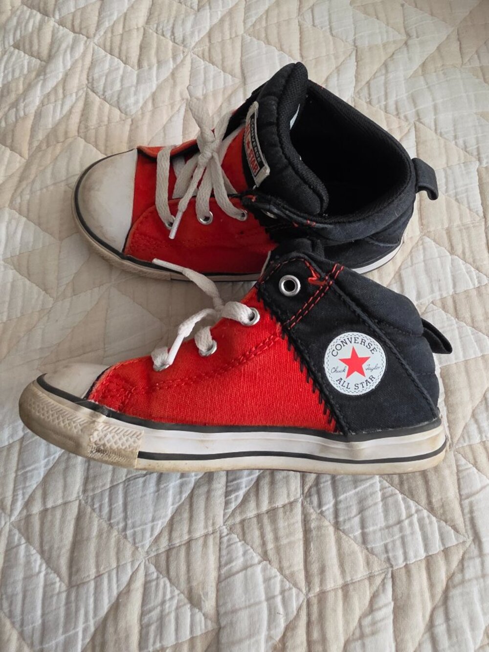 Converse Chuck Taylor All Star Toddler Boys Slip on Shoes Size 10 Black/Red